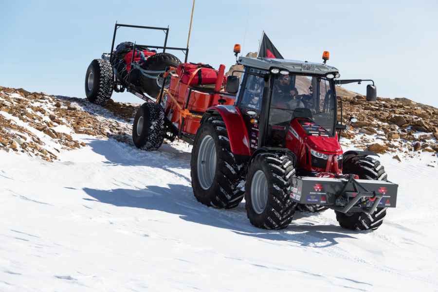 Трактор Massey Ferguson 5610 в экспедиции Antarctica 2 Трактор Massey Ferguson 5610 в экспедиции Antarctica 2